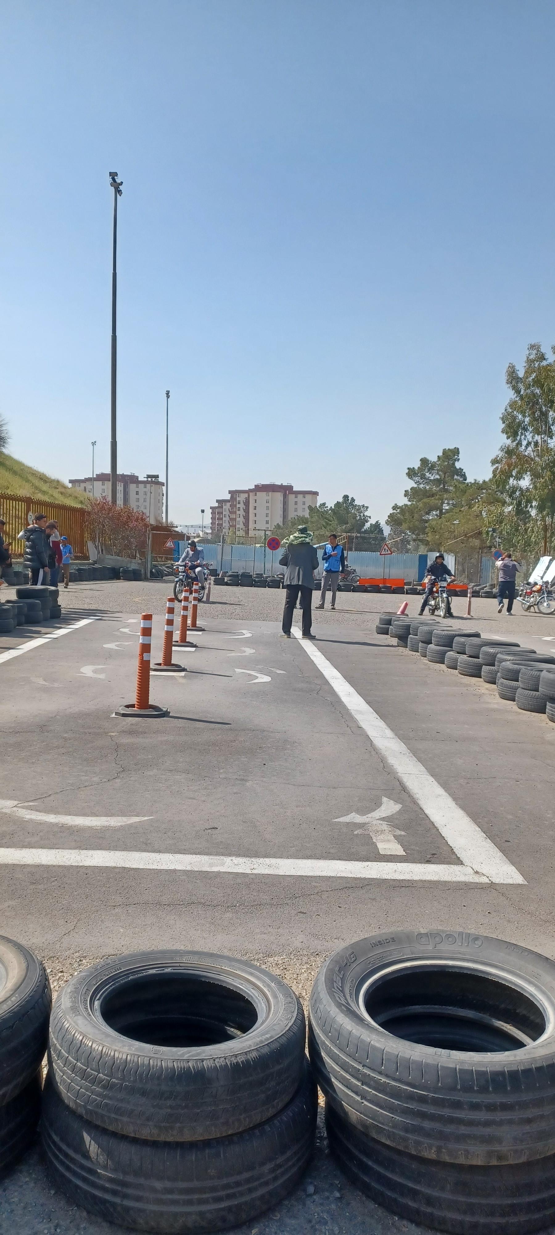 عکس آموزشگاه رانندگی پایه دو بهکام موتور 