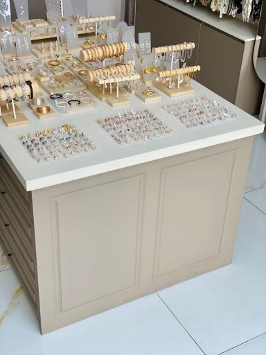 عکس فروشگاه اکسسوری و کیف و زیورآلات ملوژیک