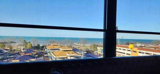 عکس فودکورت هپی مارت