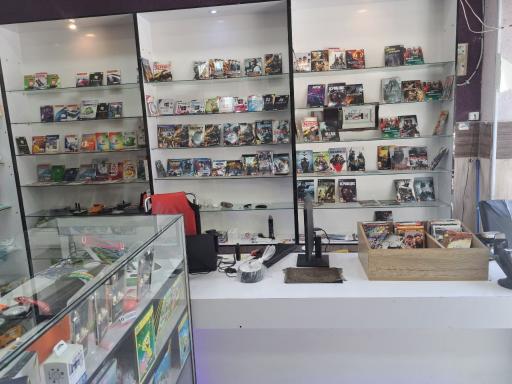 عکس فروشگاه محصولات فرهنگی و گیم نت پاسارگاد