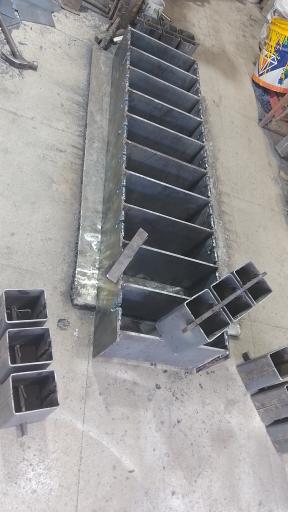 عکس دستگاه سازی و قالب سازی مهر صنعت