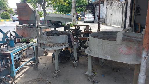 عکس دستگاه سازی و قالب سازی مهر صنعت