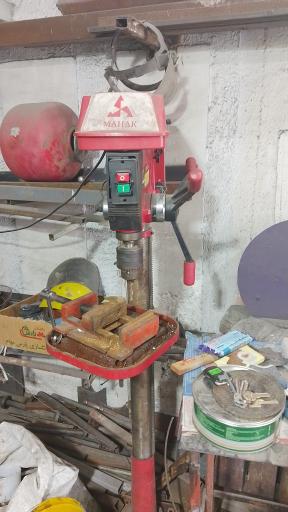 عکس دستگاه سازی و قالب سازی مهر صنعت