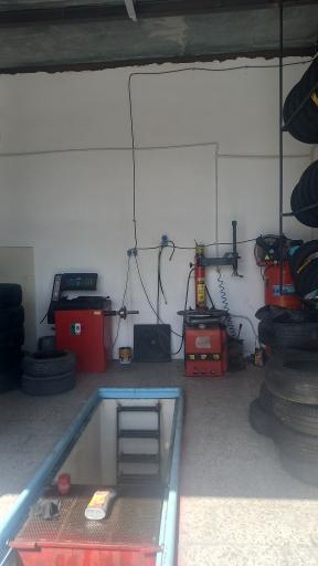 عکس تعویض روغن و سرویس لاستیک تعاون