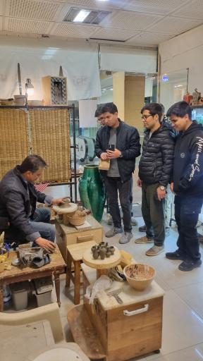 عکس کارگاه سفالگری رواج