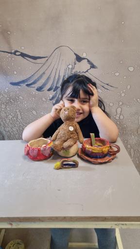 عکس کارگاه سفالگری رواج