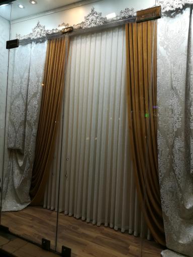 عکس پرده سرای مارس