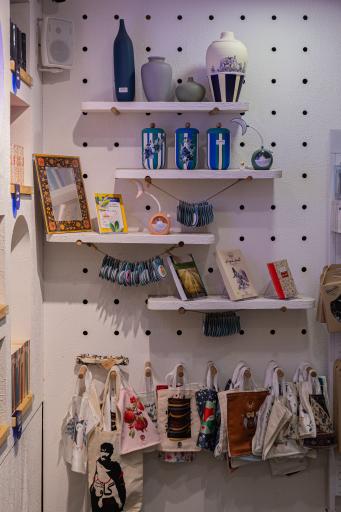 عکس کافه کتاب ماه