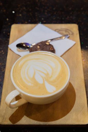 عکس کافه کتاب ماه