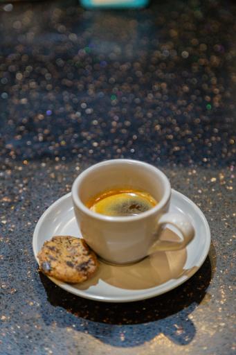 عکس کافه کتاب ماه