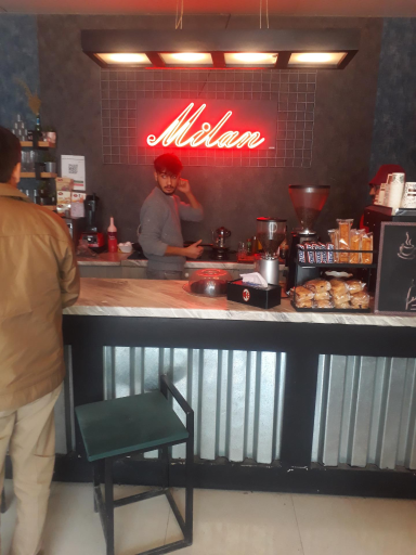 عکس کافه صبحانه میلان