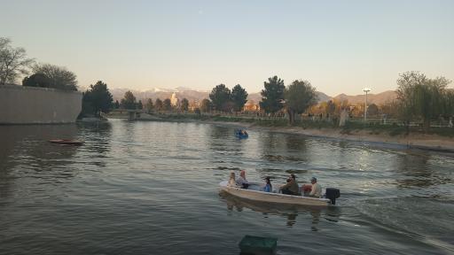عکس دریاچه تفریحی کاخ شمس