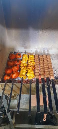 عکس غذای بیرون بر رامین