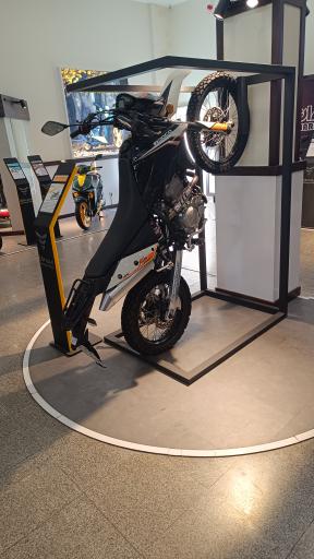 عکس نمایندگی موتورسیکلت ایران دوچرخ 