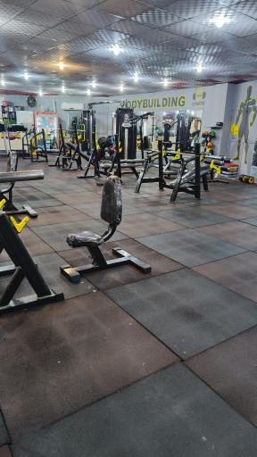 باشگاه بدنسازی مبارز