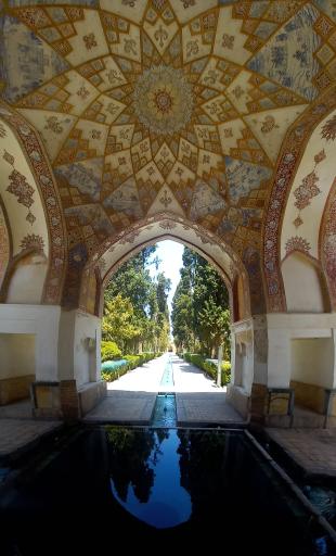 عکس تقسیم گاه آب باغ فین