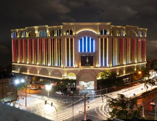 عکس مجتمع تجاری دایان توس