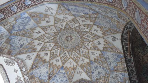 عکس تقسیم گاه آب باغ فین