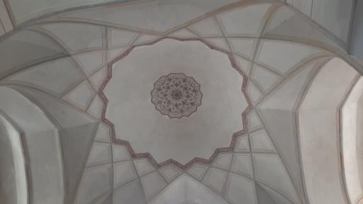 عکس تقسیم گاه آب باغ فین