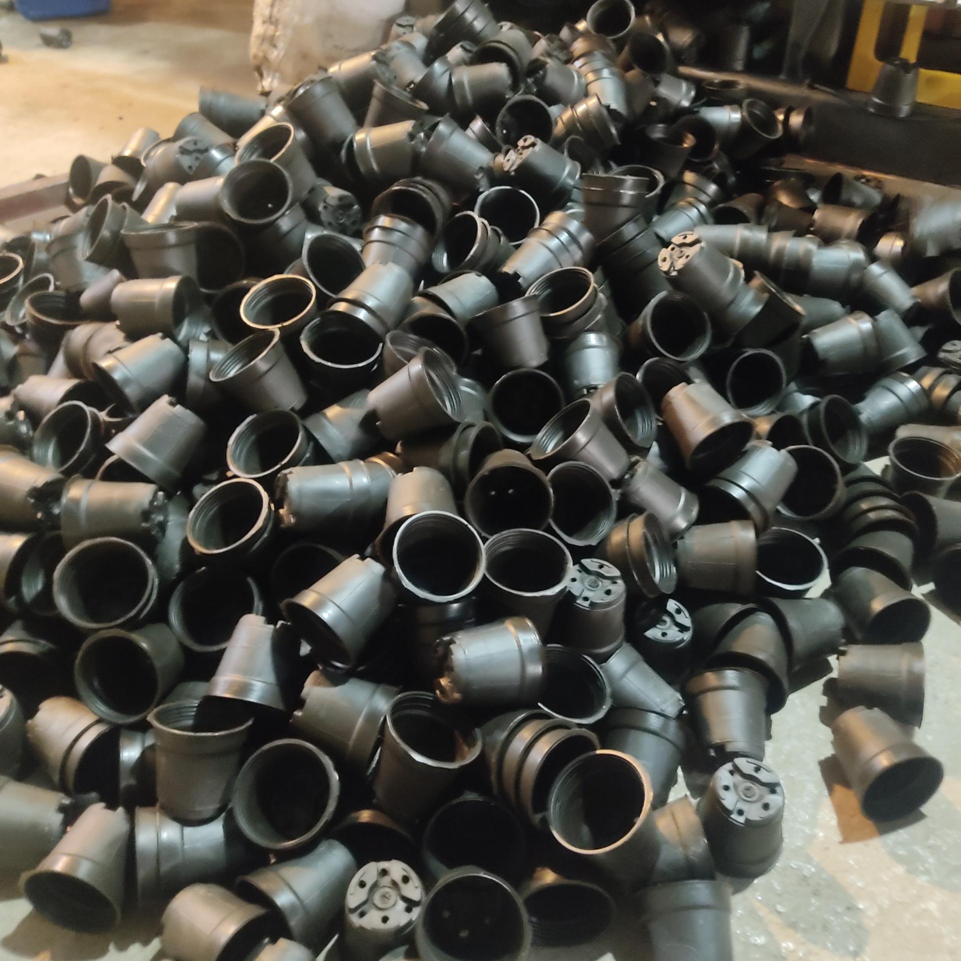 عکس تولیدگلدان پلاستکی محمدی