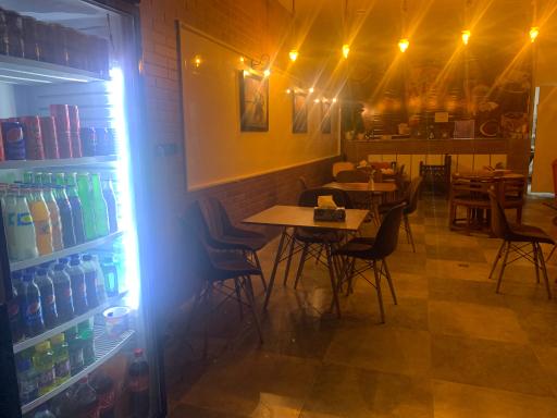 عکس رستوران و بیرون بر جواد