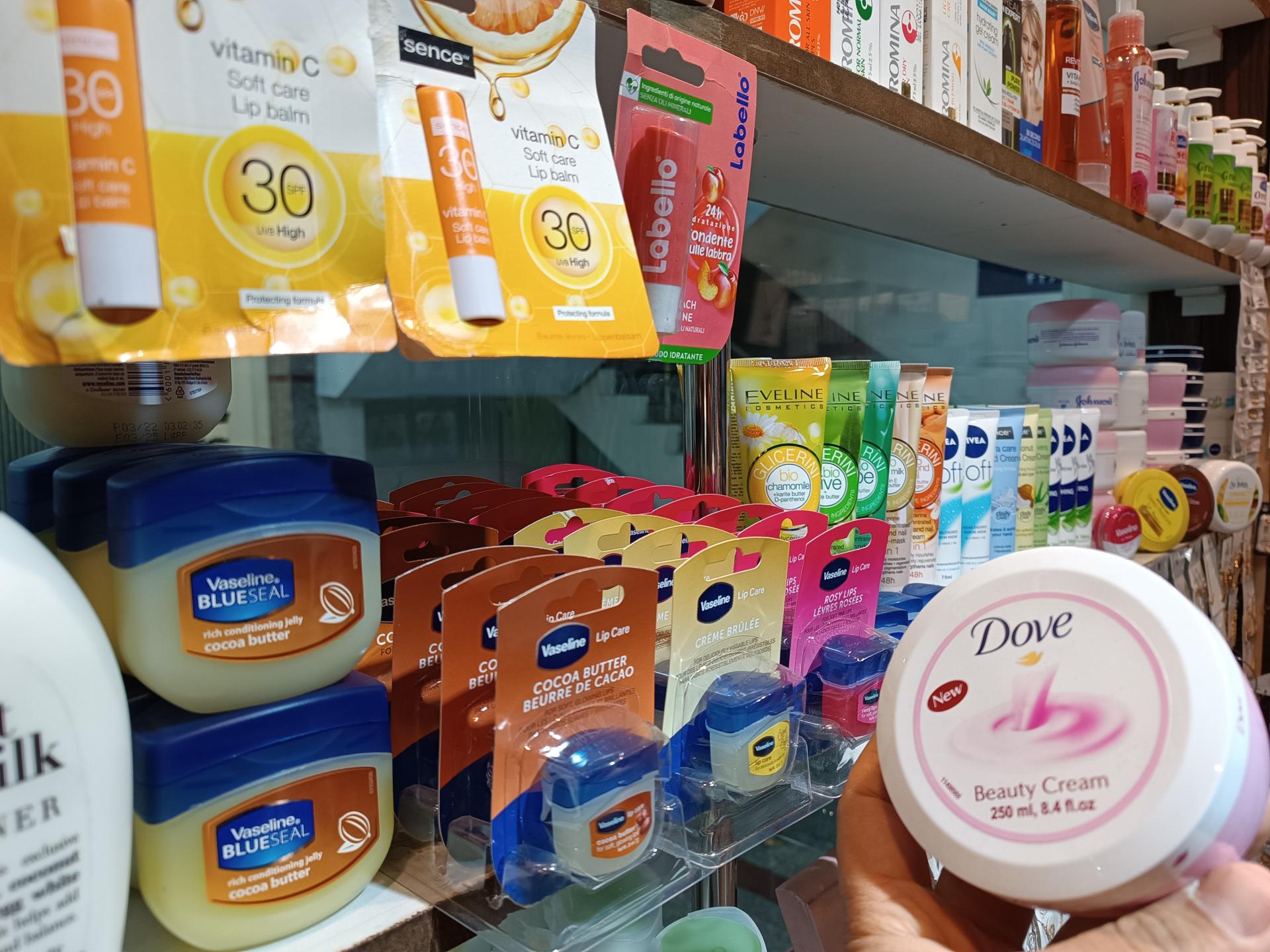 عکس فروشگاه آرایشی و بهداشتی