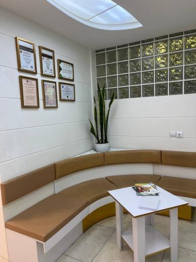 دکتر نادر بک محمدی پوست مو و داخلی