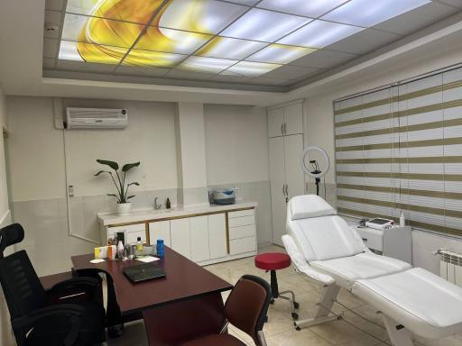 دکتر نادر بک محمدی پوست مو و داخلی