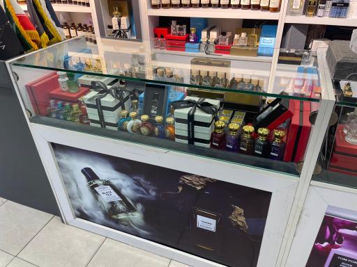 عکس عطر کارینا
