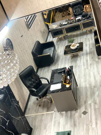 عکس مشاور املاک نیکان