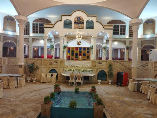 عکس مجموعه اقامتی پذیرایی سنتی قرص ماه