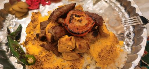 عکس مجموعه اقامتی پذیرایی سنتی قرص ماه