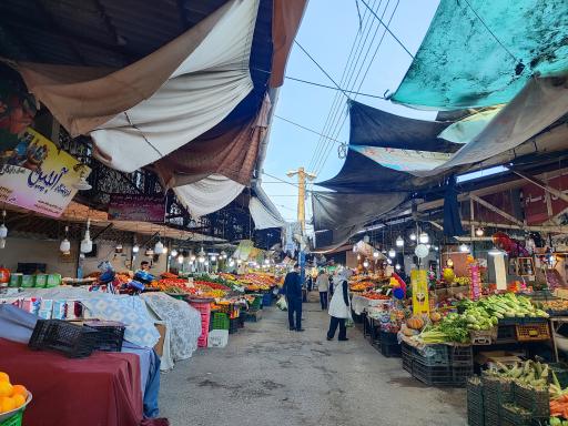 عکس بازار میوه و ماهی چالوس