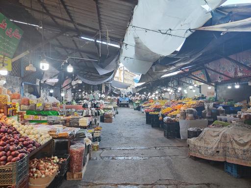 عکس بازار میوه و ماهی چالوس