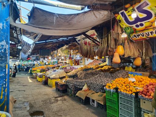 عکس بازار میوه و ماهی چالوس