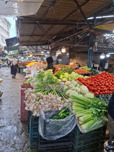 عکس بازار میوه و ماهی چالوس