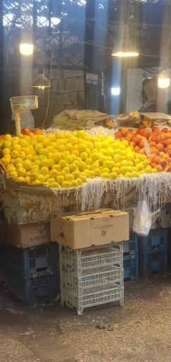 عکس بازار میوه و ماهی چالوس