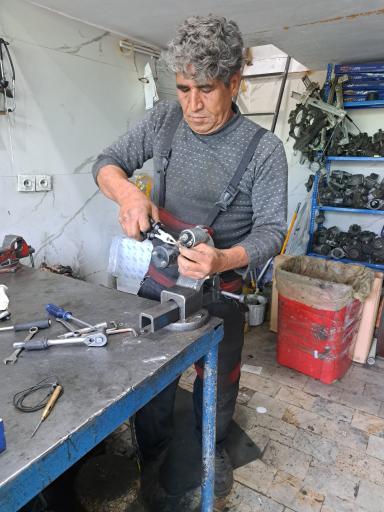 عکس باطری سازی اسماعیل