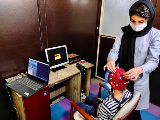 عکس گفتاردرمانی و کاردرمانی توانیاب