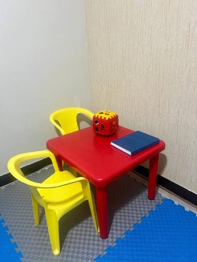 عکس گفتاردرمانی و کاردرمانی توانیاب