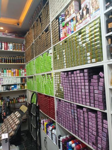 عکس فروشگاه لوازم آرایشی و بهداشتی پاکان