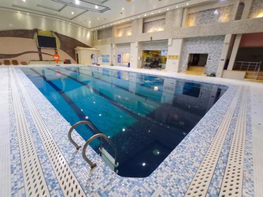 عکس استخر قصر آبی قم