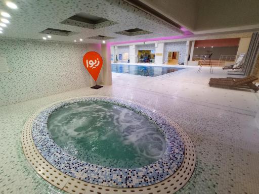 عکس استخر قصر آبی قم