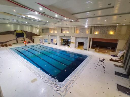 عکس استخر قصر آبی قم