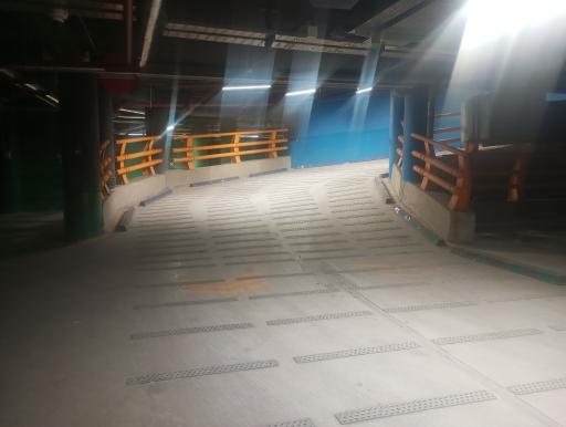 عکس پارکینگ هشت آباد 