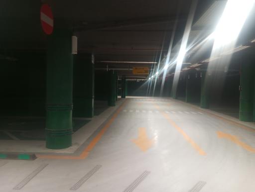 عکس پارکینگ هشت آباد 