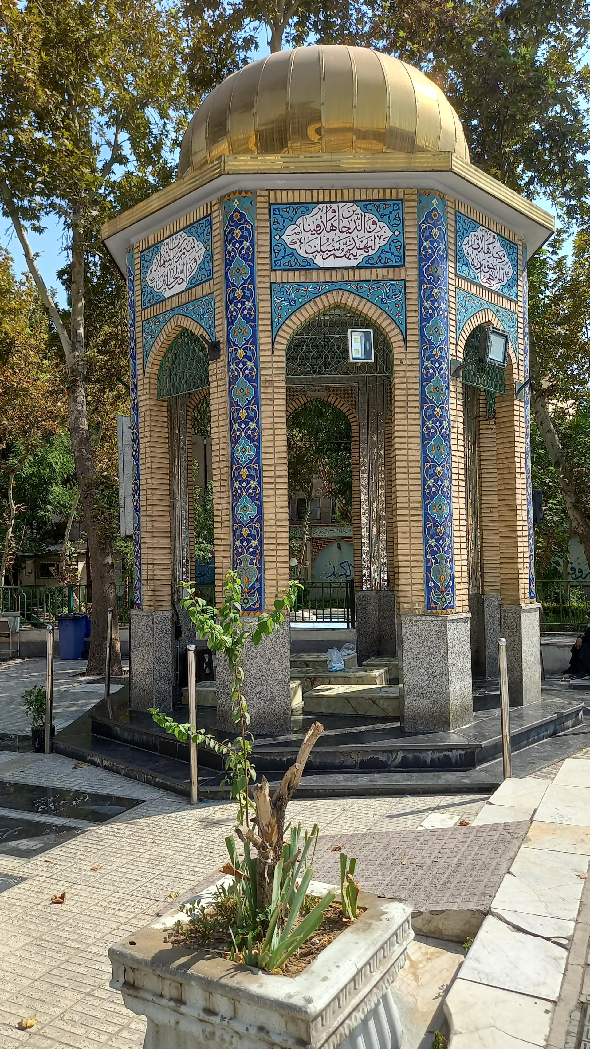 عکس یادمان شهدای گمنام امامزاده سید جعفر و حمیده خاتون