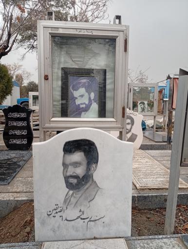 عکس مزار شهید علی سازنده
