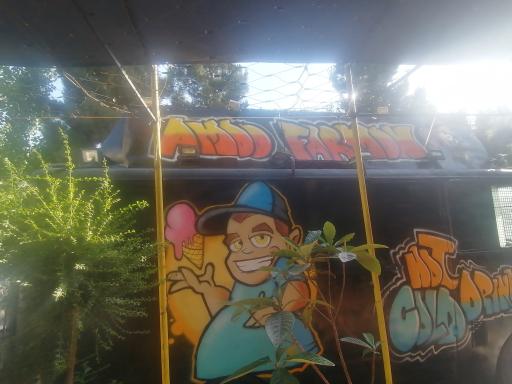 عکس بستنی فروشی عمو فرمون 