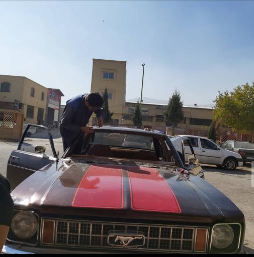 عکس شیشه اتومبیل پیام